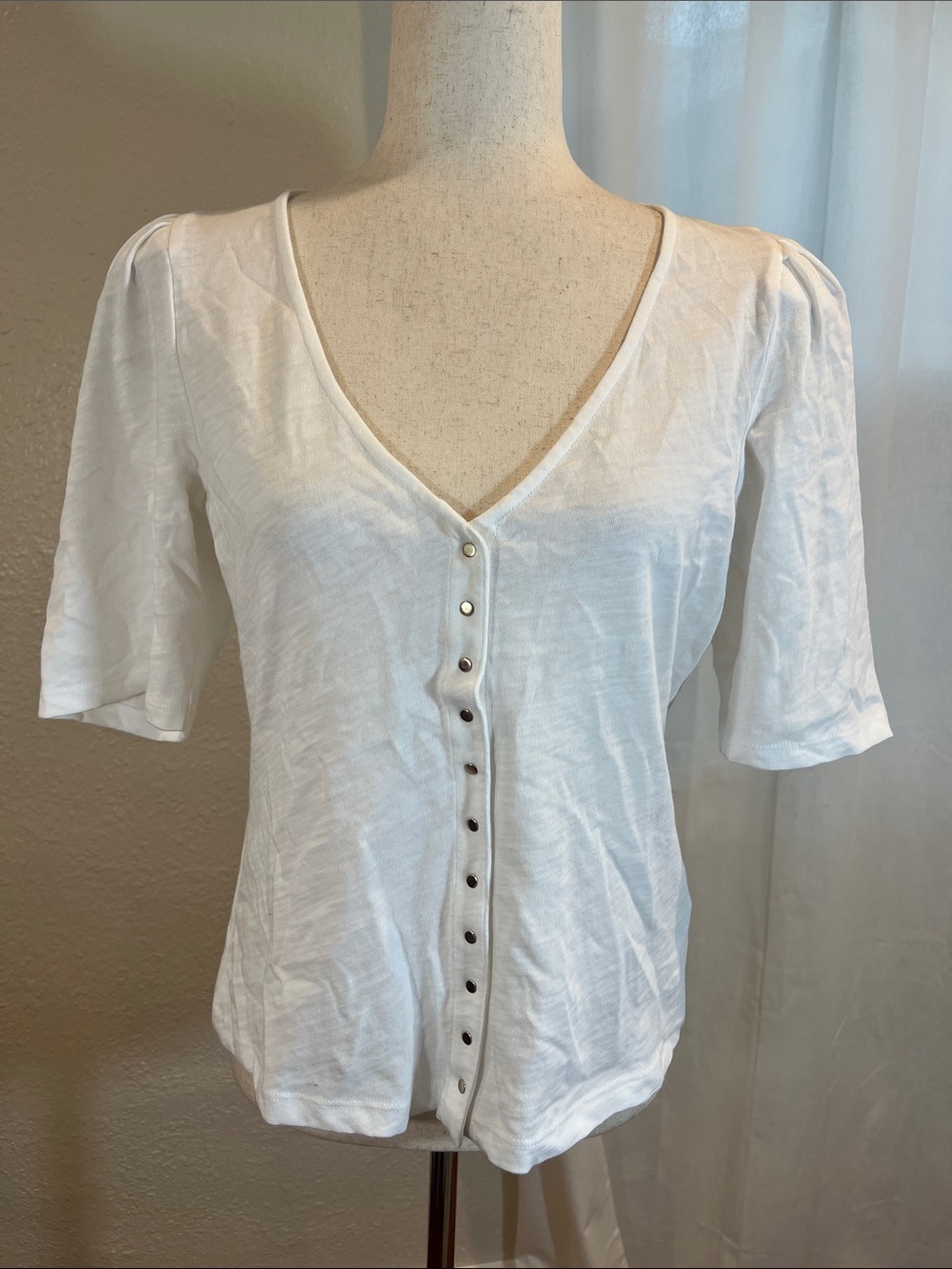 Nation LTD 100% Cotton Jen V-Neck Snap-Front Blouse in White . Size L. NWT.